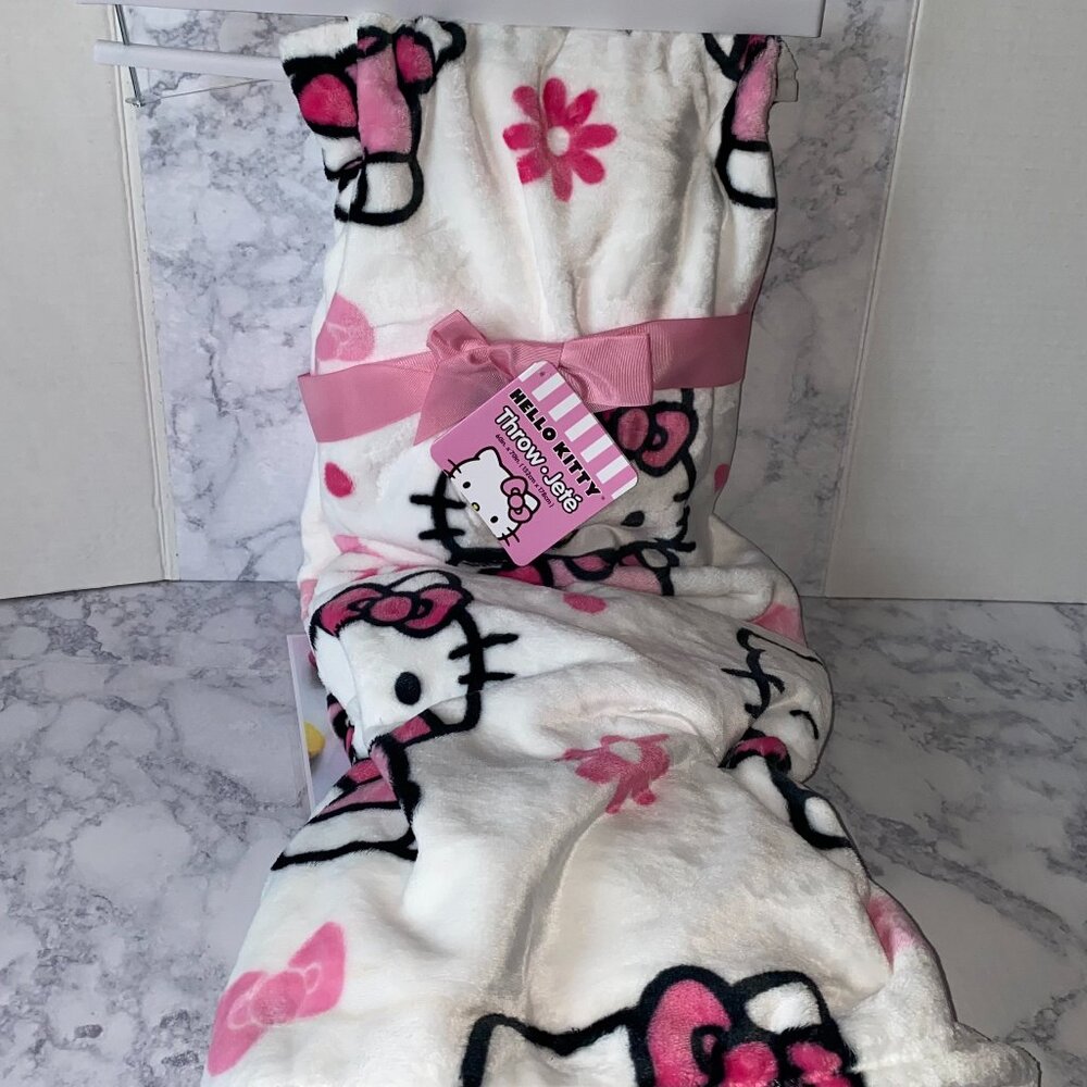 Hello Kitty Throw Blanket, White with pink Daisy and bow